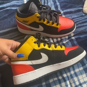 Jordan 1 mids